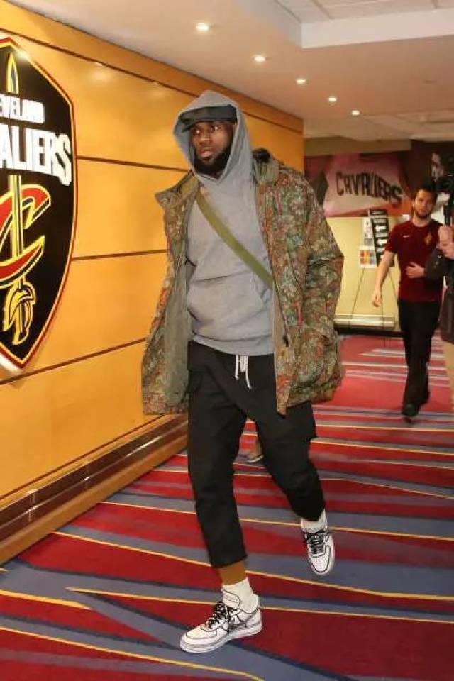 不是退缩 不是退缩